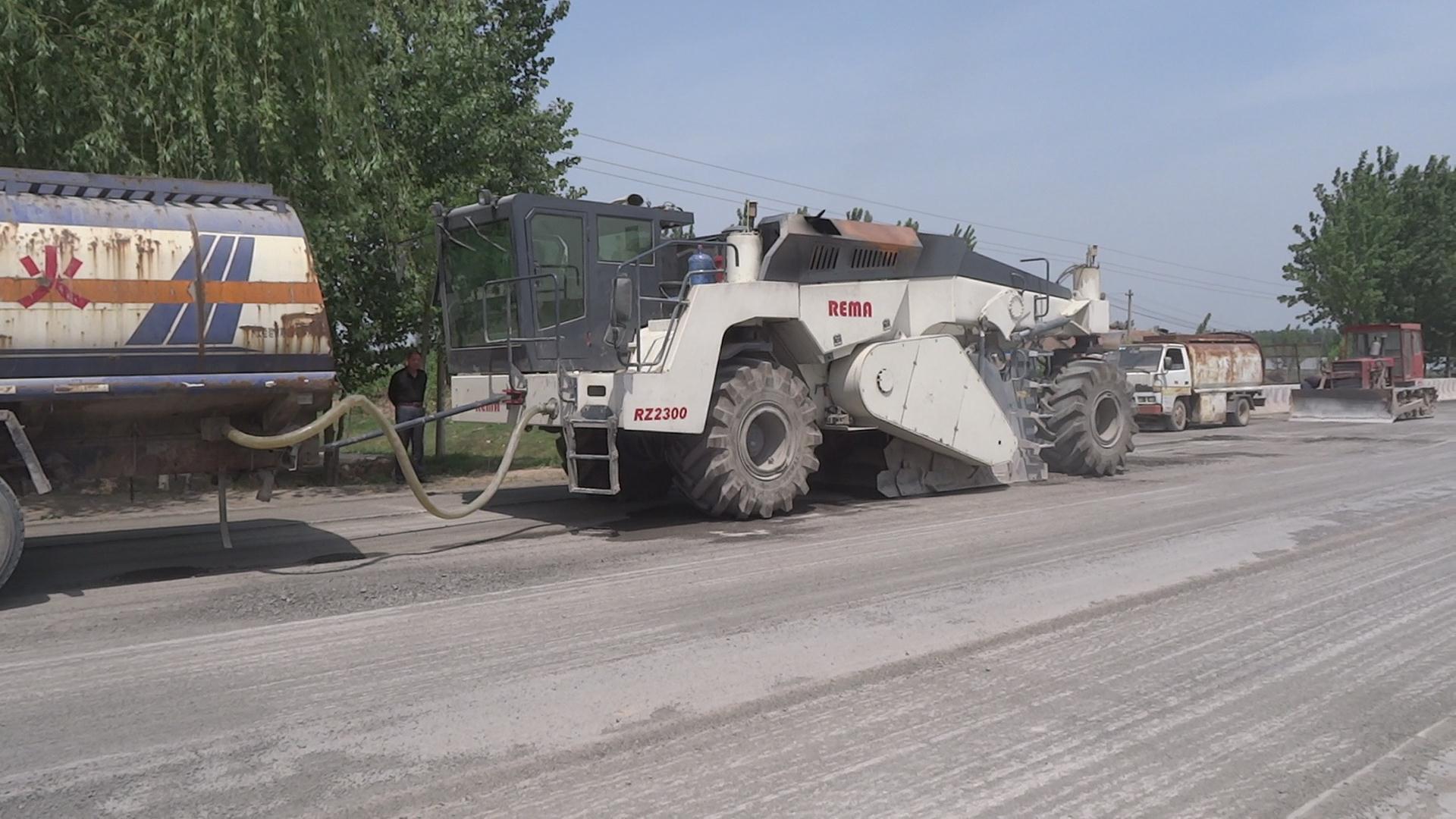 RZ2300，冷再生機(jī)濮陽(yáng)S222省道冷再生施工
